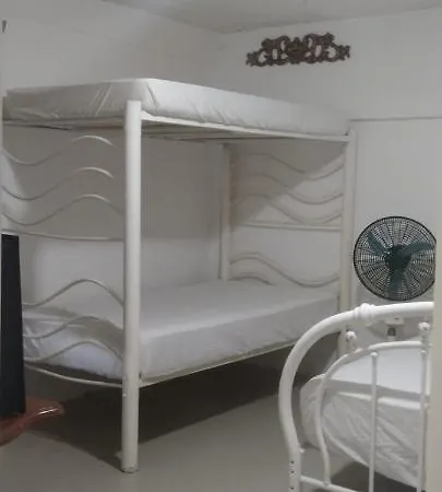Hostal Playa Tranquila *